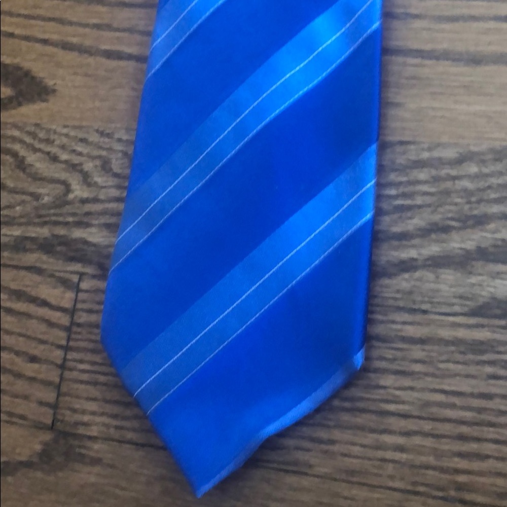 Charles Tyrwhitt blue stripe tie